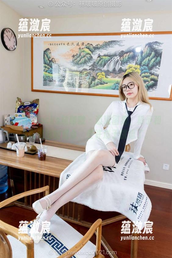BoBoSocks袜啵啵 - 逛逛图集，稚予和油亮黑丝的组合，些许过于挑逗了。