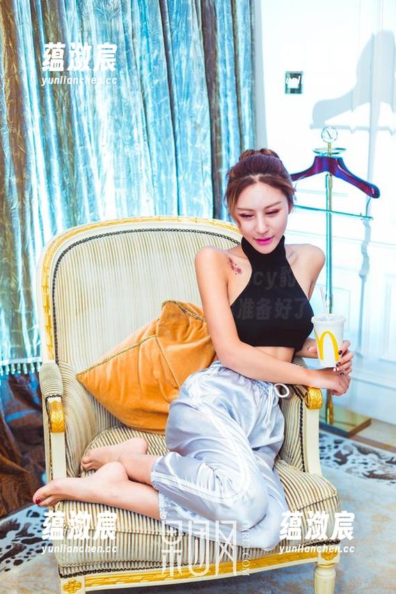 GIRLT果团网 - 何梦兮Stacy豹纹合集：当野性与可爱相遇，你准备好了吗？