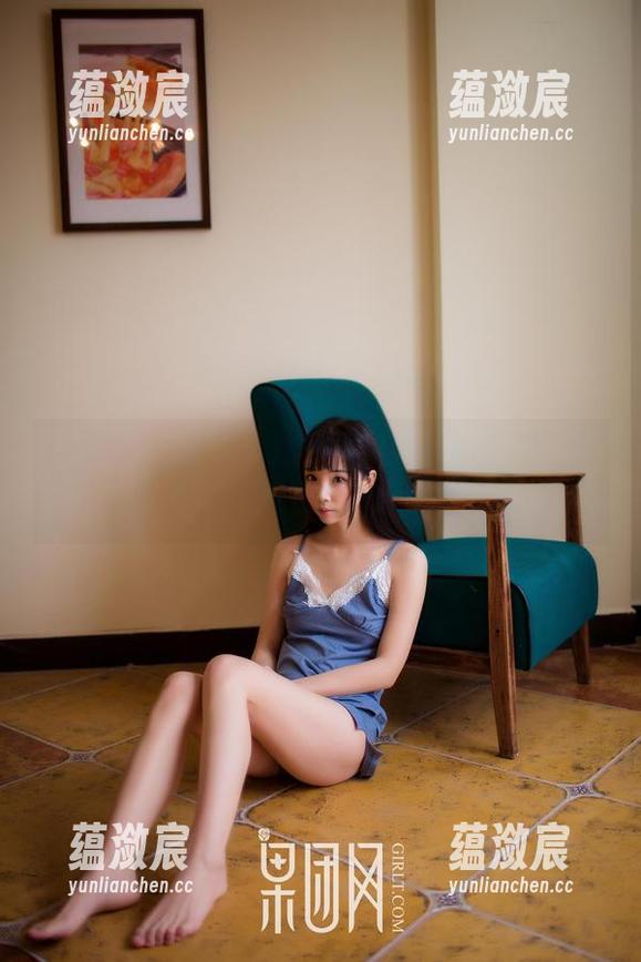 GIRLT果团网 - 裴希西的泳装图集更新：只想问，你确定你能在水面上安静下去？
