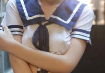 MFStar模范学院 – 苏西-susie的全套户外写真，可以说是……一种特别的“气质”。