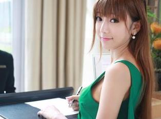 MyGirl美媛馆 – 小海臀rena的秘书特辑：当壁纸和原图合二为一，这画面感……