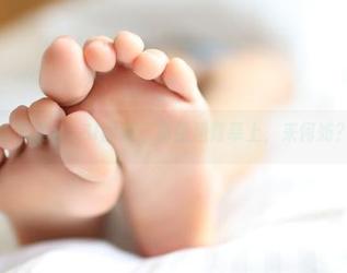 火爆的ROSI图册：免费翘臀奉上，来何妨？