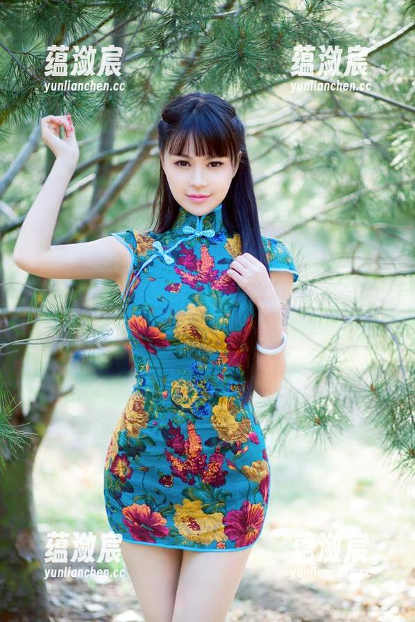 TuiGirl - 定制图片来啦！娜露在泳池的摆poses，看着就让人想跳进去。