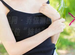 UGirls尤果网 – 乔依琳的姐妹情深合集，来看看这位“妹妹”的轻熟气息。