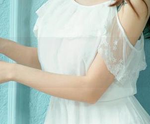 UGirls尤果网 – 小紫藤的黑色精选图库，透着几分挑逗与余韵。