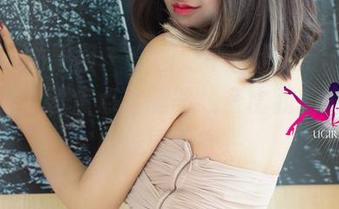 UGirls尤果网 – 套图之中，谭晓彤的美脚竟然成为了焦点，腿部线条比我的恋爱经历还要动人。