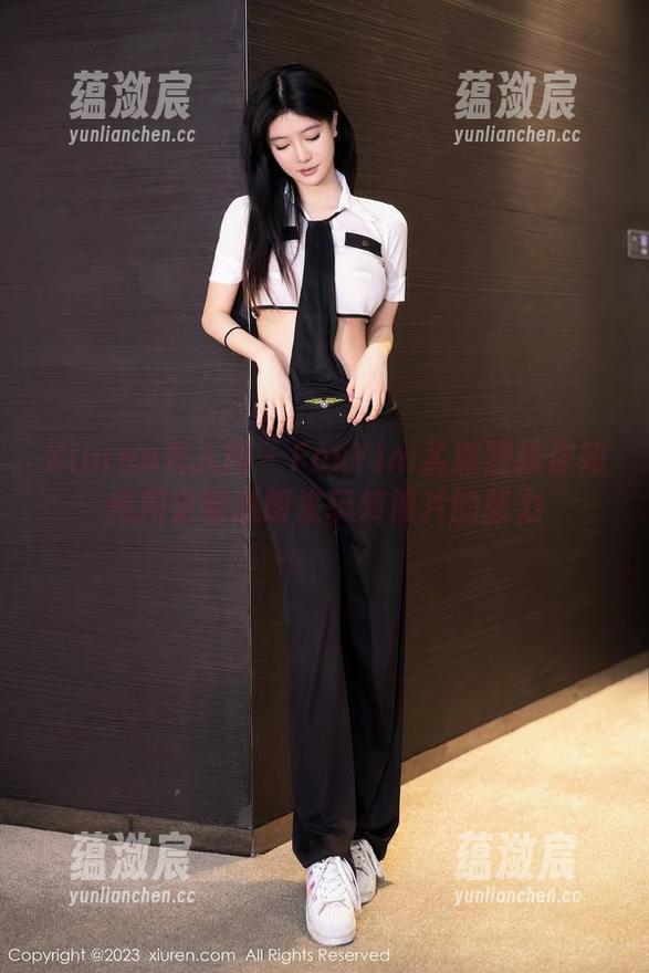 Xiuren秀人网-FoxYini孟狐狸 Xiuren秀人网 - FoxYini孟狐狸教你如何用定制透明来玩转照片的张力