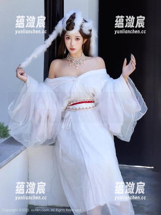Xiuren秀人网 - 最新美图放送，周慕汐的网袜竟然有种说不出的魅惑。