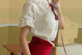 Xiuren秀人网 – 探索夏晓Maggy的裤里丝作品集：这种巧妙搭配，真让我想给它打个分。