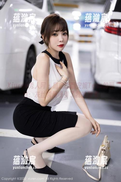 Xiuren秀人网-安妮Tess Xiuren秀人网 - 随意翻翻安妮Tess的图包:灰丝瞬间吸引了我的目光
