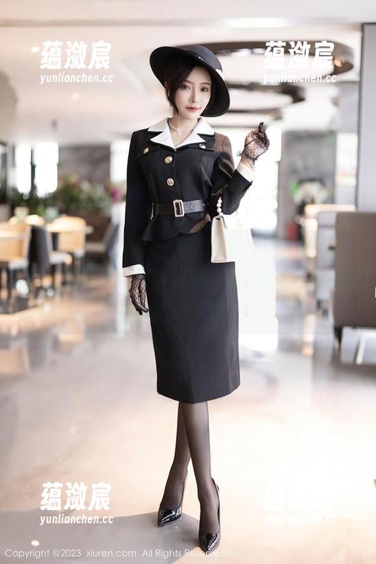 Xiuren秀人网 - 在这个图片里，贾诗晗完美演绎了‘新人模特’的迷茫，但造型却意外专业！
