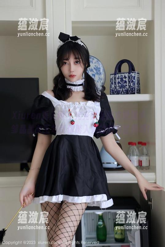 Xiuren秀人网 - 光光的足间欢快漫步，邹晶晶女王勾引你踏入她的图包世界吧！