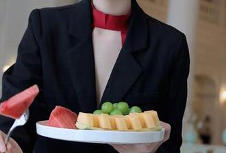 Xiuren秀人网 – 黑麦子《黑白》的全套作品，摇摇摆摆中我有点儿捉摸不透。