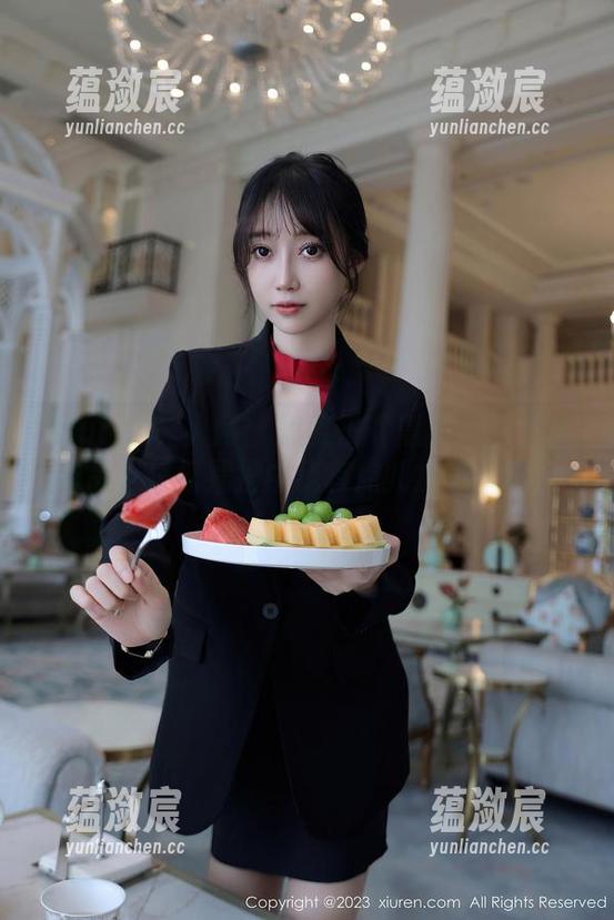 Xiuren秀人网 - 黑麦子《黑白》的全套作品，摇摇摆摆中我有点儿捉摸不透。