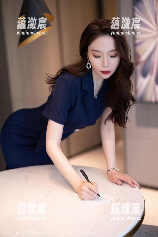 Xiuren秀人网 - 龙雪儿又来了，最新图包里连体衣就是那种“我无所谓”的气质吧。