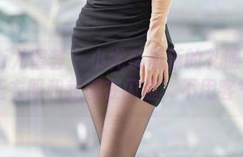 YouMi尤蜜荟 – 小尤奈最新的礼服作品：反正衣服和我都在闪耀，不用客气！