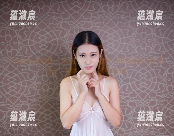 YouWu尤物馆 - 这回孟狐狸FoxYini放出的美足写真分享，我有点懵，但不想停下