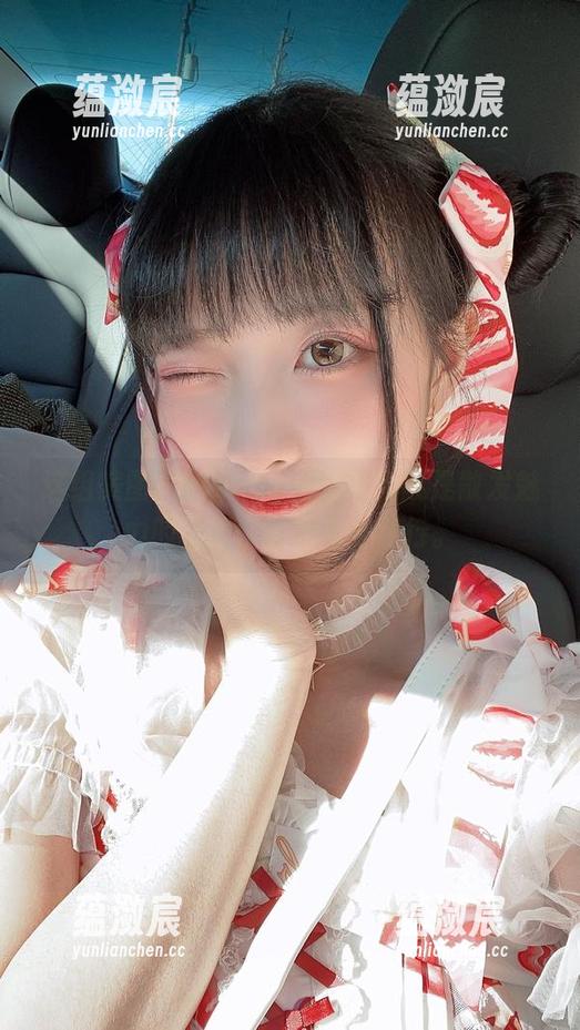 这组美图，Wendy的腿直接就是散发魅力的武器，好好享受就行。