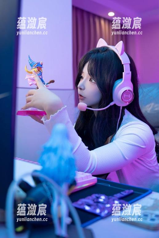 叶子强烈要求：图库快更新yuuhui玉汇的体操服照片！