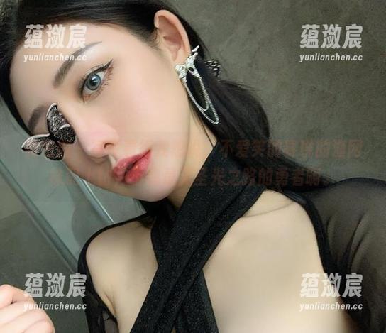 微密圈 - 写真看得我想说，不爱笑的赛琳的渔网袜配上钻，不愧是无圣光之路的勇者啊。
