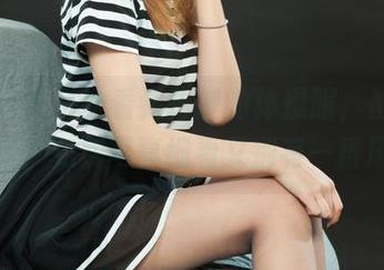 丽柜 – 每一次看到怡萱的体操服，都是人间绝色，免费写真细看又别有一番风味。