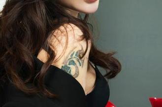 丽柜 – 免费分享给你的语寒棉袜写真，不用担心袜子的颜色搭不配！