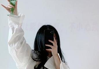 微密圈 – 俏妞t紫色写真，不小心换了个风格呀？