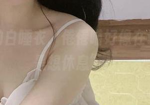 图包里的白睡衣，倦倦喵好像在说“我只是想休息”。