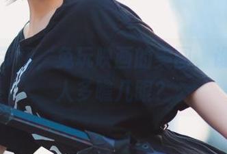 红色吊带裙，兔玩映画的美图，谁不想让人多瞧几眼？