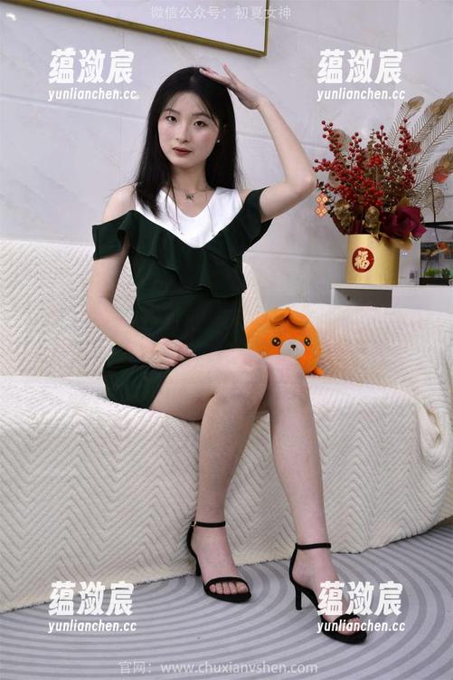 初夏女神 - 青春的风，邻家女孩依依的精彩图集要不要来尝尝