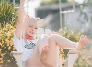 精选千反田鹿子的女警图：她的制服和咖啡一样提神