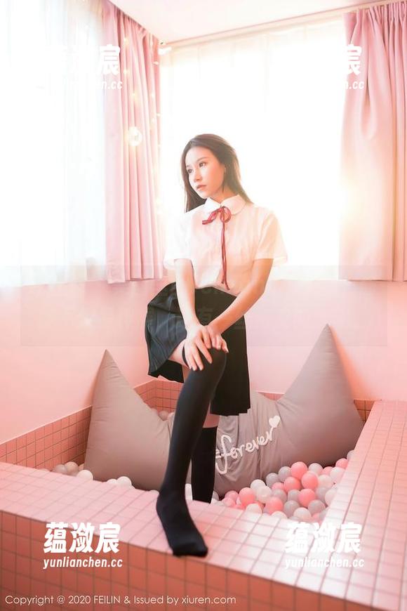 嗲囡囡 - 美图里的Jennanni_Jen，瑜伽不仅是伸展，还有一丝俏皮的气息。