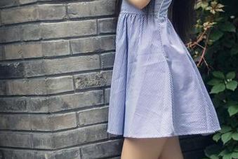 头条女神 – 李思彤的制服选集：一边看一边想，下载的冲动如洪水猛兽！