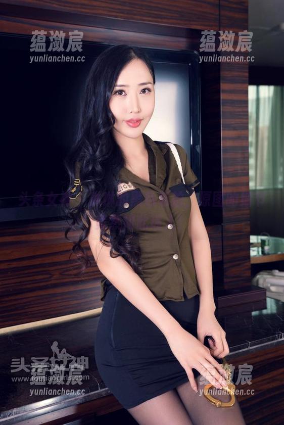 头条女神 - 琳琳的黑色私拍，原图的细节竟然如此迷人！