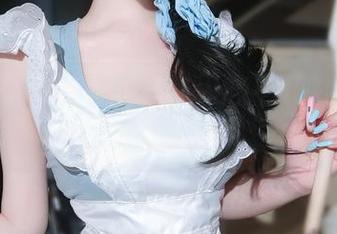 女主K，你的眼镜真让人移不开眼，最新套图过于撩～