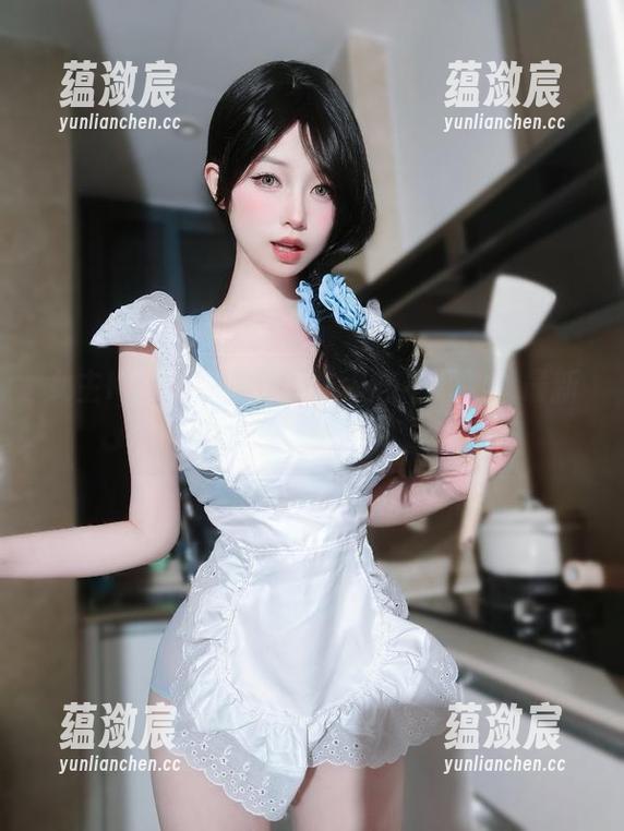 女主K，你的眼镜真让人移不开眼，最新套图过于撩～