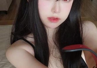 这张照片我差点以为我点了个外卖，女主K的套装真会撩，原图集合！