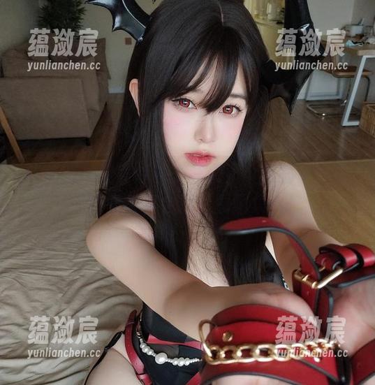 这张照片我差点以为我点了个外卖，女主K的套装真会撩，原图集合！