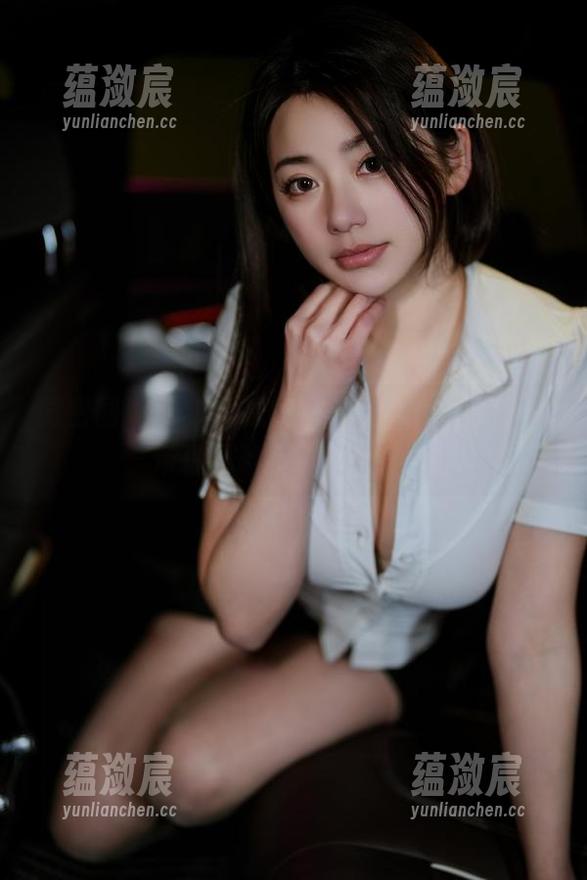 微密圈 - 奶宝妹纸的天台秀场，写真图册带你体验别样的视角。