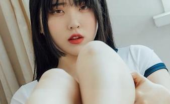 观看宋哈娜(송하나)的黑白原图，体验一把什么叫‘人间绝色’！不被群嘲轻松上车！