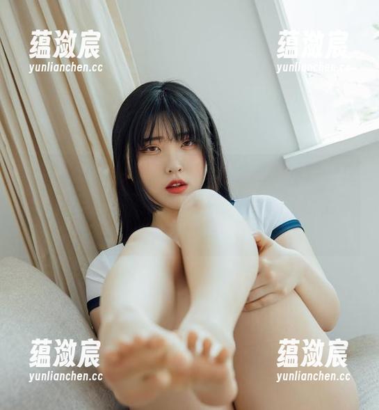 观看宋哈娜(송하나)的黑白原图，体验一把什么叫‘人间绝色’！不被群嘲轻松上车！