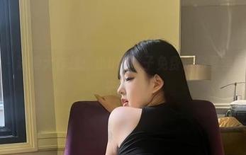 微密圈 – 泳池大作战：小u优优子免费送你夏季图包，快来抢！