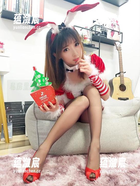 私房里的小女巫露娜，图集中充满了看不见的戏剧感。