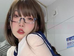 被小泉学姐吖的居家写真集“精选”喂饱眼睛，居然没饭吃了