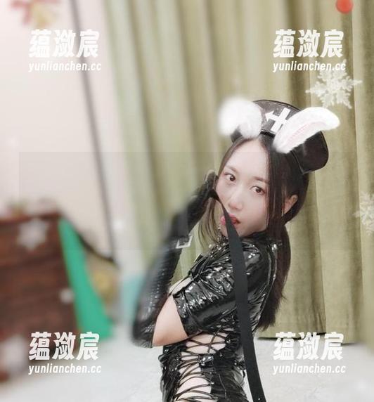 微密圈 - 又来一次小玉吃果冻的美足合集，简单却好看，偏偏就这么让人停下了脚步……