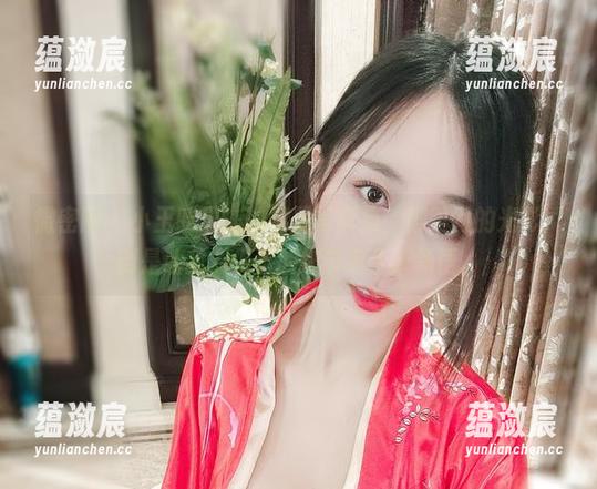 微密圈 - 小玉吃果冻的裸足写真集，脚趾间的光影，倒是让我对偶尔的细节有了新领悟。