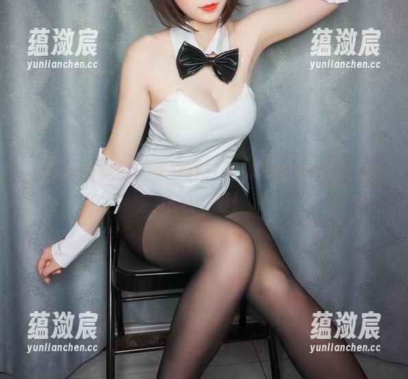 小酥酱与猫的完美协作：写真界的双人舞，咋这么可爱！