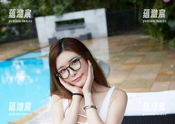 尤物馆 - 潘琳琳ber：她在图库里的丰腴女神形象，比你想象的还要好！
