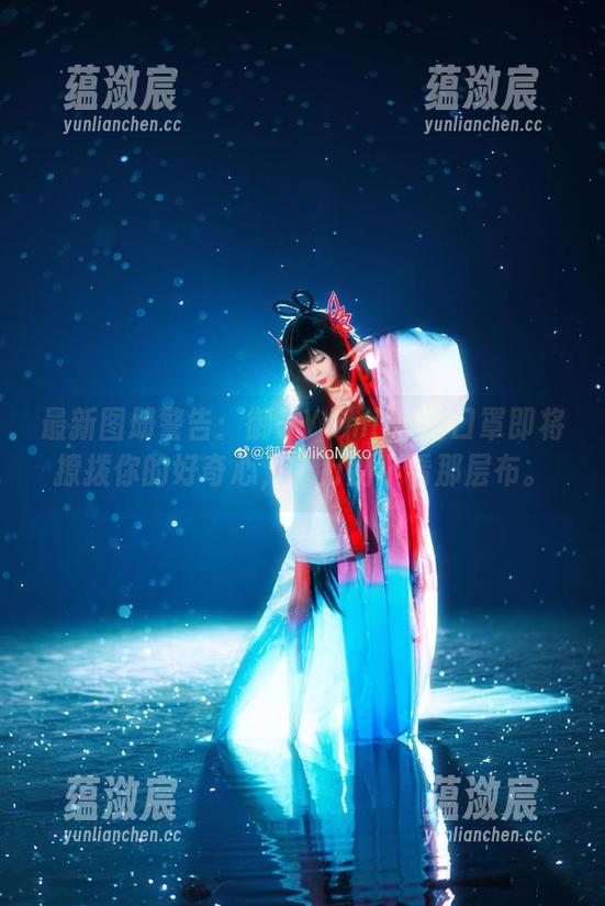 最新图册警告：御子Yumiko的口罩即将撩拨你的好奇心，千万别小看那层布。