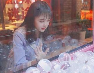 打开戚顾儿的王者荣耀写真，原图刚一瞥，注意力就被深深吸引住了。